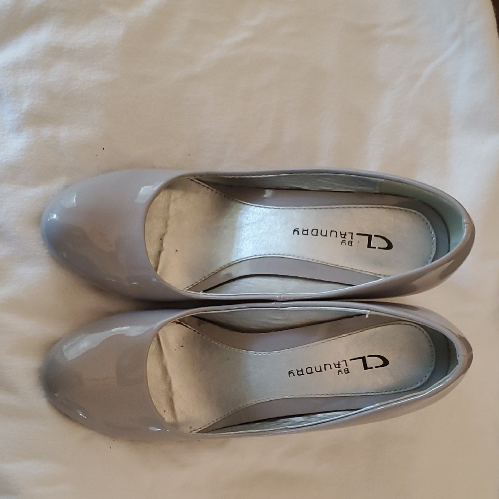 CL by Laundry Women's Elegant Gray Heels